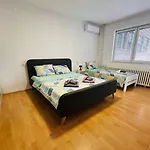 Cinema Vardar Apartment, Downtown, Pedestrian Zone, #free Parking# アパート スコピエ