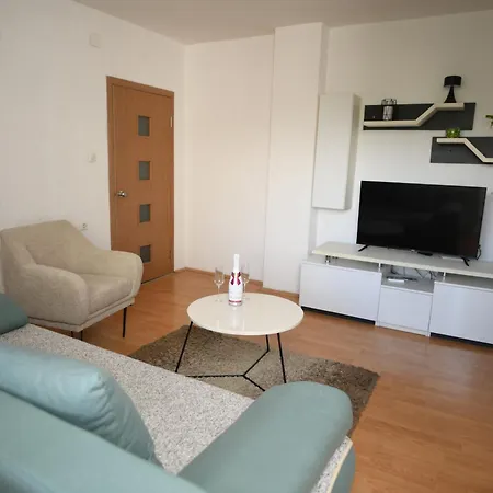 Cinema Vardar Apartment, Downtown - Pedestrian Zone, Fully Air-conditioned, Free Parking * Σκόπια