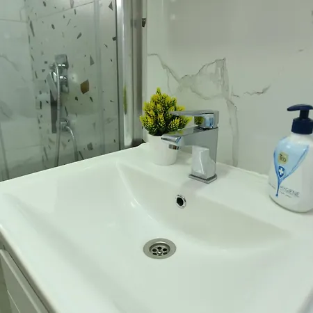 Cinema Vardar Apartment, Premium Downtown Location, Pedestrian Zone, Fully Air-Conditioned, Free Parking 스코페