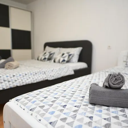 Cinema Vardar Apartment, Downtown - Pedestrian Zone, Fully Air-conditioned, Free Parking