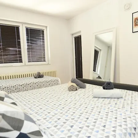 Cinema Vardar Apartment, Premium Downtown Location, Pedestrian Zone, Fully Air-Conditioned, Free Parking 아파트 스코페