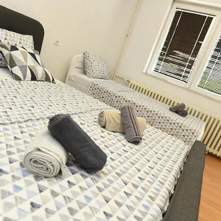 Cinema Vardar Apartment, Downtown - Pedestrian Zone, Fully Air-conditioned, Free Parking