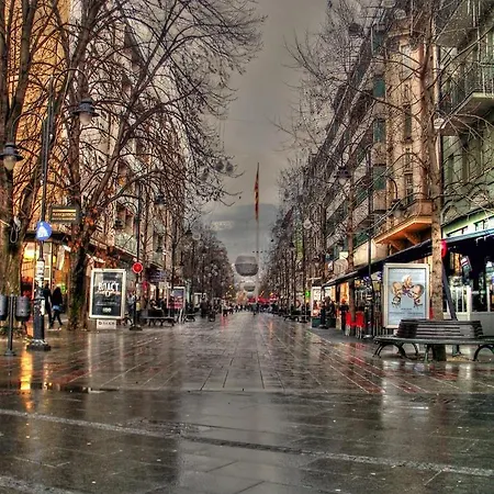 Cinema Vardar Apartment, Downtown - Pedestrian Zone, Fully Air-conditioned, Free Parking Apartman