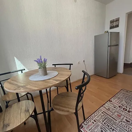 Cinema Vardar Apartment, Downtown - Pedestrian Zone, Fully Air-conditioned, Free Parking Διαμέρισμα *
