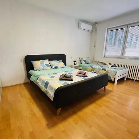 Cinema Vardar Apartment, Downtown - Pedestrian Zone, Fully Air-conditioned, Free Parking Daire Üsküp