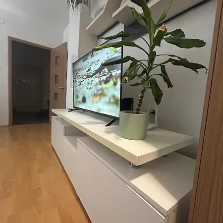 Cinema Vardar Apartment, Downtown - Pedestrian Zone, Fully Air-conditioned, Free Parking Διαμέρισμα *